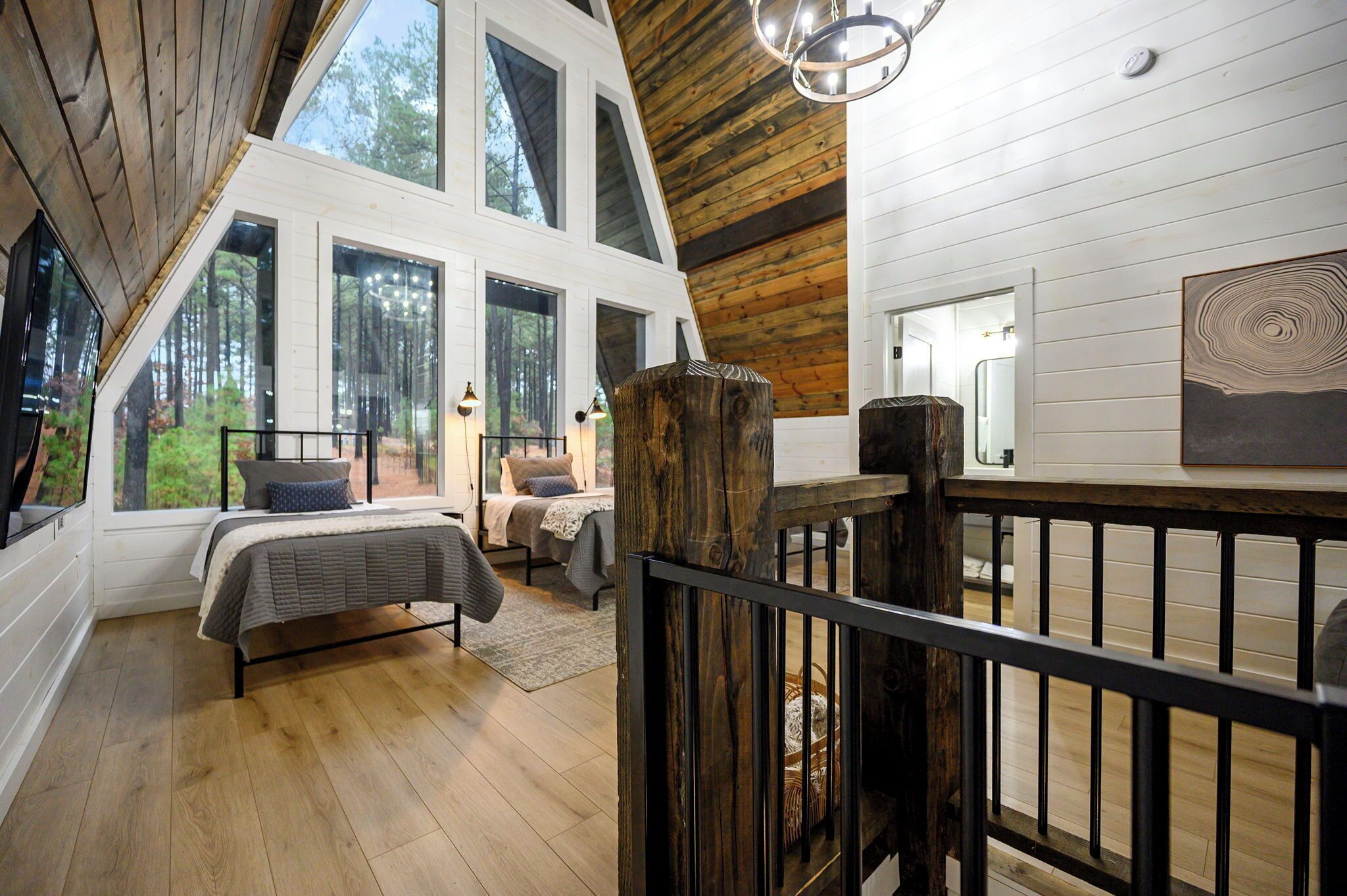 3 habitaciones, tabla de planchar con plancha y cuna de viaje 