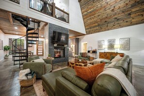 Smart TV, fireplace, video games - Peace ~ Relaxation ~ Comfort ~ Luxury (Broken Bow)