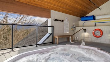 Indoor spa tub