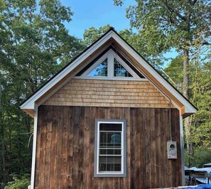 Exterior - Cozy 1-bedroom cottage in peaceful Strafford with AC (Strafford)
