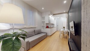 TV - Charming 1-bedroom apartment with AC in vibrant Bilbao (Bilbao)
