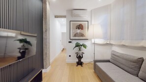 TV - Charming 1-bedroom apartment with AC in vibrant Bilbao (Bilbao)