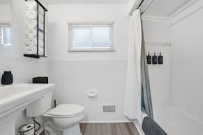 Hair dryer, towels - Modern 3BR Townhome in Mt. Lebanon | Garage + Easy City Access (Pittsburgh)