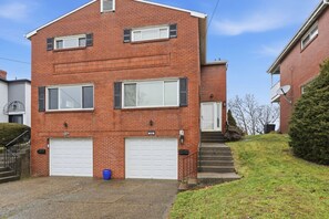 Exterior - Modern 3BR Townhome in Mt. Lebanon | Garage + Easy City Access (Pittsburgh)