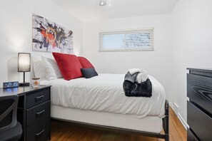 3 bedrooms, desk, iron/ironing board, travel cot - Modern 3BR Townhome in Mt. Lebanon | Garage + Easy City Access (Pittsburgh)