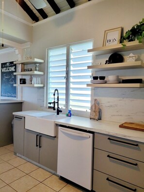 Private kitchen - Beachy Oasis/Solar Power/Pool/Vibe 4 all ages/Big Groups 4 Family Gatherings (Manatí)