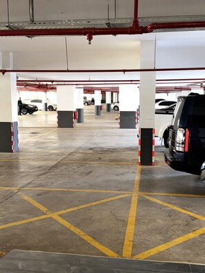 Property grounds - Modern 1-bedroom Near Airport & Nairobi National Park (Nairobi)