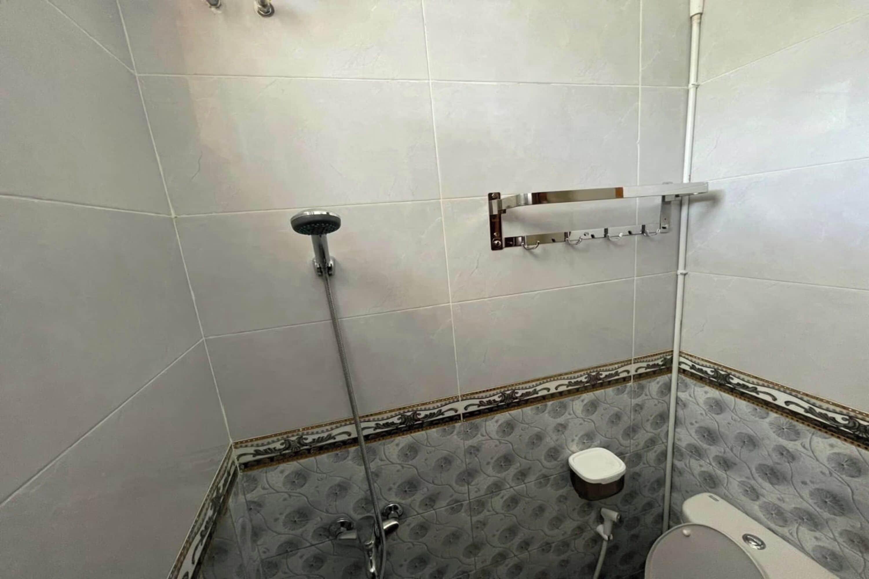 Standard Double Room | Bathroom | Shower