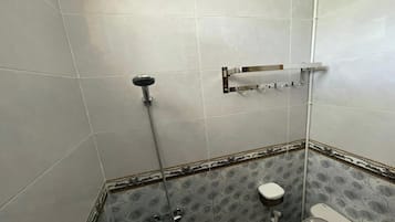 Standard Double Room | Bathroom | Shower