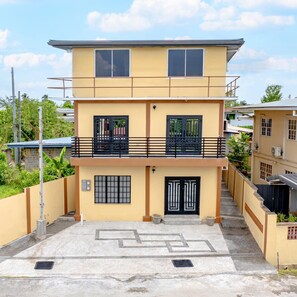 Exterior - 3-bedroom Home with Private Jacuzzi (Chaguanas)