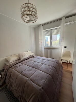 3 عدّة غرف نوم ومكواة/لوح كي وواي فاي وتسهيلات لدخول الكراسي المتحركة