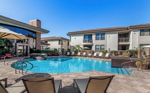 A heated pool - Cozy 2-bedroom condo in North Scottsdale with AC, two pools, spas, fitness room (Phoenix)