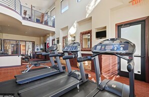 Fitness facility - Cozy 2-bedroom condo in North Scottsdale with AC, two pools, spas, fitness room (Phoenix)
