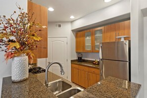 Fridge, microwave, oven, stovetop - Cozy 2-bedroom condo in North Scottsdale with AC, two pools, spas, fitness room (Phoenix)