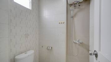 Deluxe Double Room | Bathroom | Shower