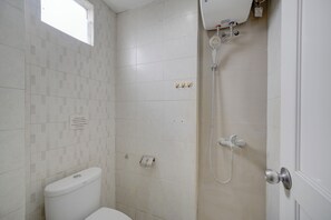 Kamar Double Deluks | Kamar mandi | Shower