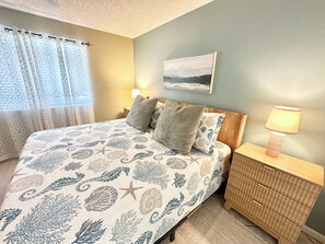Iron/ironing board, WiFi, bed sheets - The Seaside Sanctuary - Walk To The Beach and Pool (Jupiter)