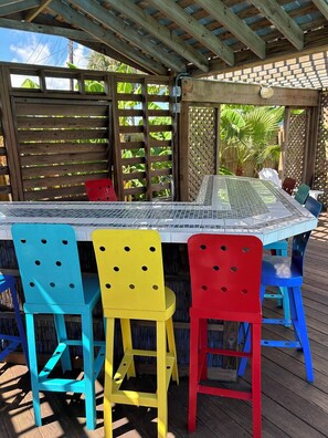 Outdoor dining - Private Resort - 1/2 mile to Beach - Tranquil 2 Bedroom in Jamaica Beach (Jamaica Beach)