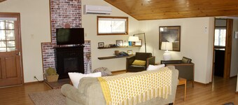 Decked-out- Charming 2 Bedroom home close to Indian Creek Marina and Beaver Lake