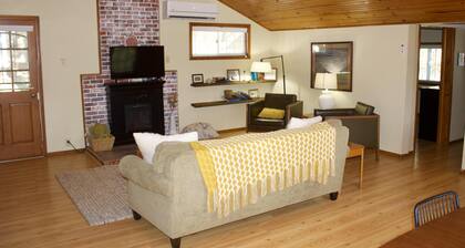 Decked-out- Charming 2 Bedroom home close to Indian Creek Marina and Beaver Lake