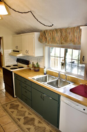 Private kitchen - Decked-out- Charming 2 Bedroom home close to Indian Creek Marina and Beaver Lake (Garfield)