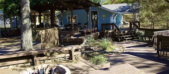 Decked-out- Charming 2 Bedroom home close to Indian Creek Marina and Beaver Lake