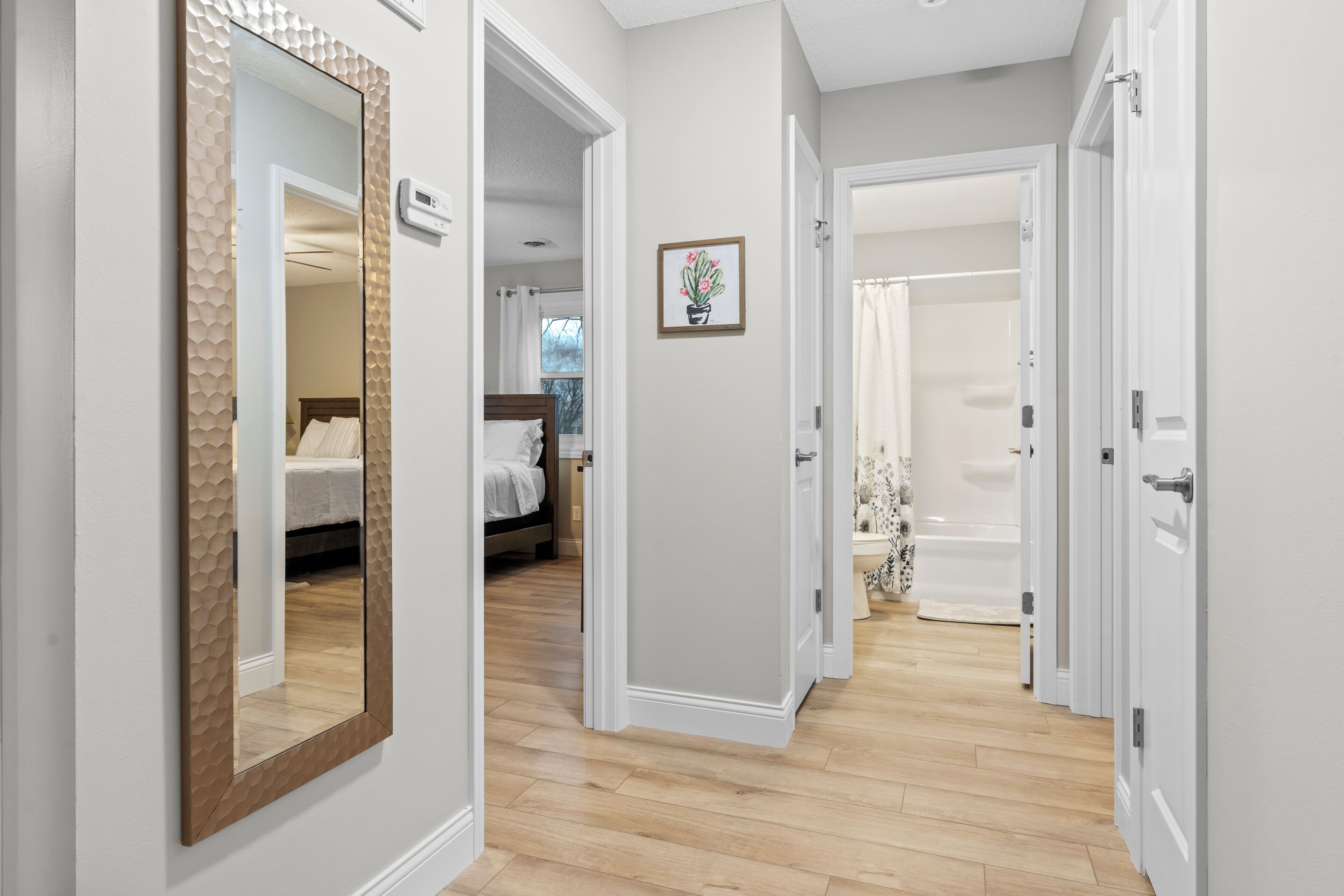 2 chambres, fer et planche à repasser, Wi-Fi, draps fournis
