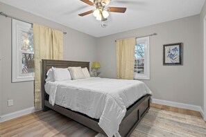 2 habitaciones, tabla de planchar con plancha, wifi y ropa de cama 