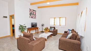 Duplex, 2 Bedrooms, Garden View | Living area