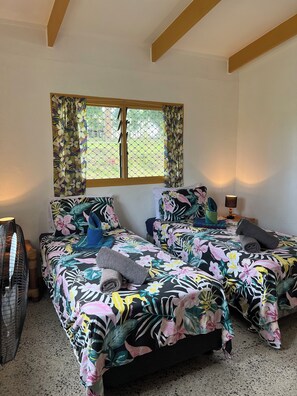Iron/ironing board, free WiFi - Muri Homeland Villa (Rarotonga)