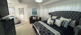 Tremendous 4-bedroom house with AC in charming Olathe