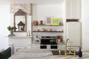 Micro-ondes, four, plaque de cuisson, lave-vaisselle
