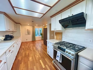 Private kitchen - 15min to Disney - Family Fun Home! (Fullerton)