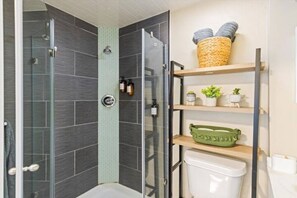 Handtücher, Seife, Toilettenpapier