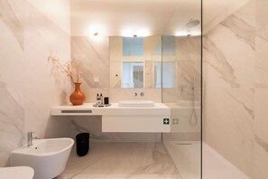 Hair dryer, towels - Almada 559 - Ortigão Residence by Lisbeyond (Porto)