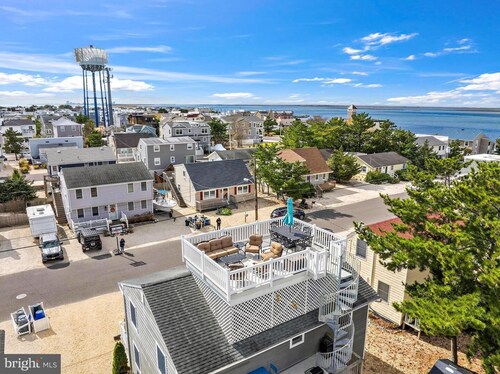 Steps from the Ocean, Views of the Bay