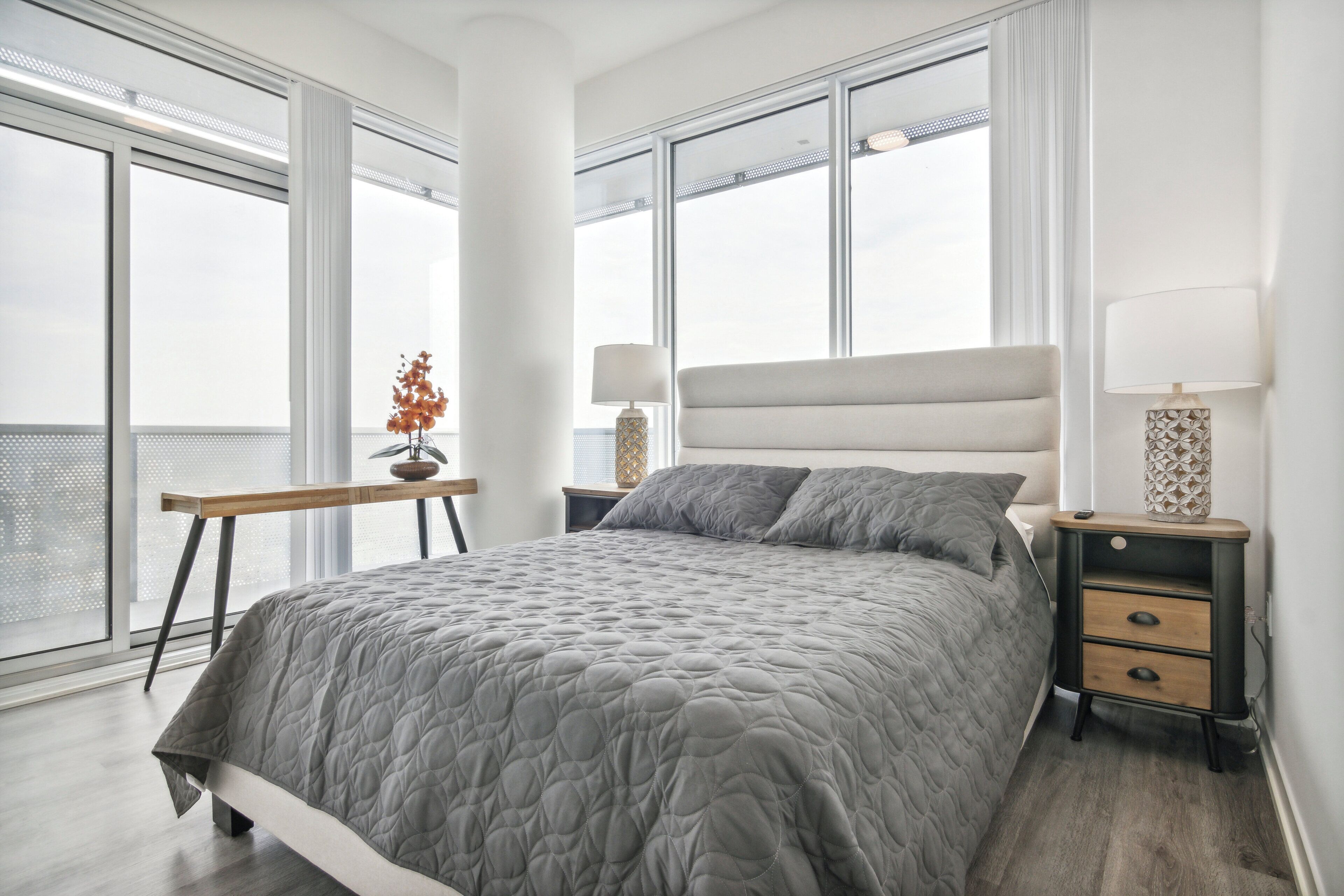 2 bedrooms, iron/ironing board, internet, bed sheets