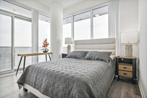 2 bedrooms, iron/ironing board, internet, bed sheets