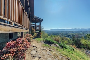 A wooden building with a balcony overlooking a mountainous landscape. - Mountain Views, Family Getaway, Pet Friendly, Game Room, Sleeps 9 (Sevierville)