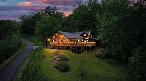 Exterior - Mountain Views, Family Getaway, Pet Friendly, Game Room, Sleeps 9 (Sevierville)
