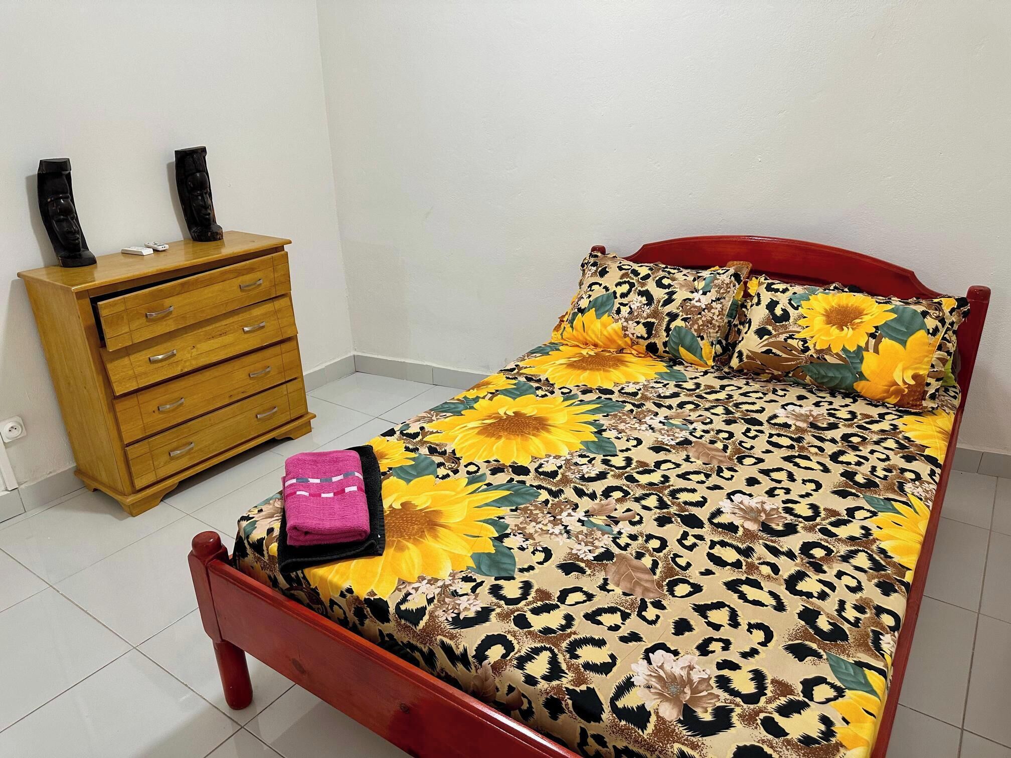 Silitysrauta/-lauta, Wi-Fi, vuodevaatteet