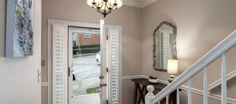 3 BR Townhouse w 2 car garage