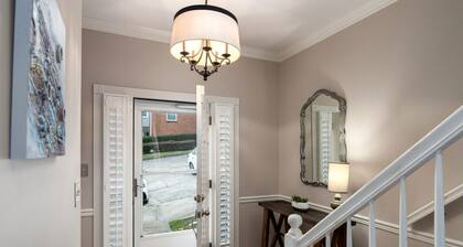 3 BR Townhouse w 2 car garage