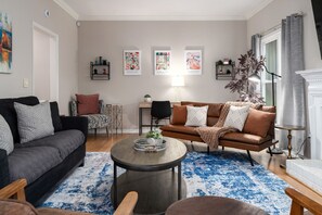 Televisión y chimenea 