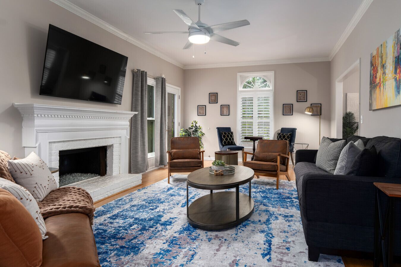 Televisión y chimenea 