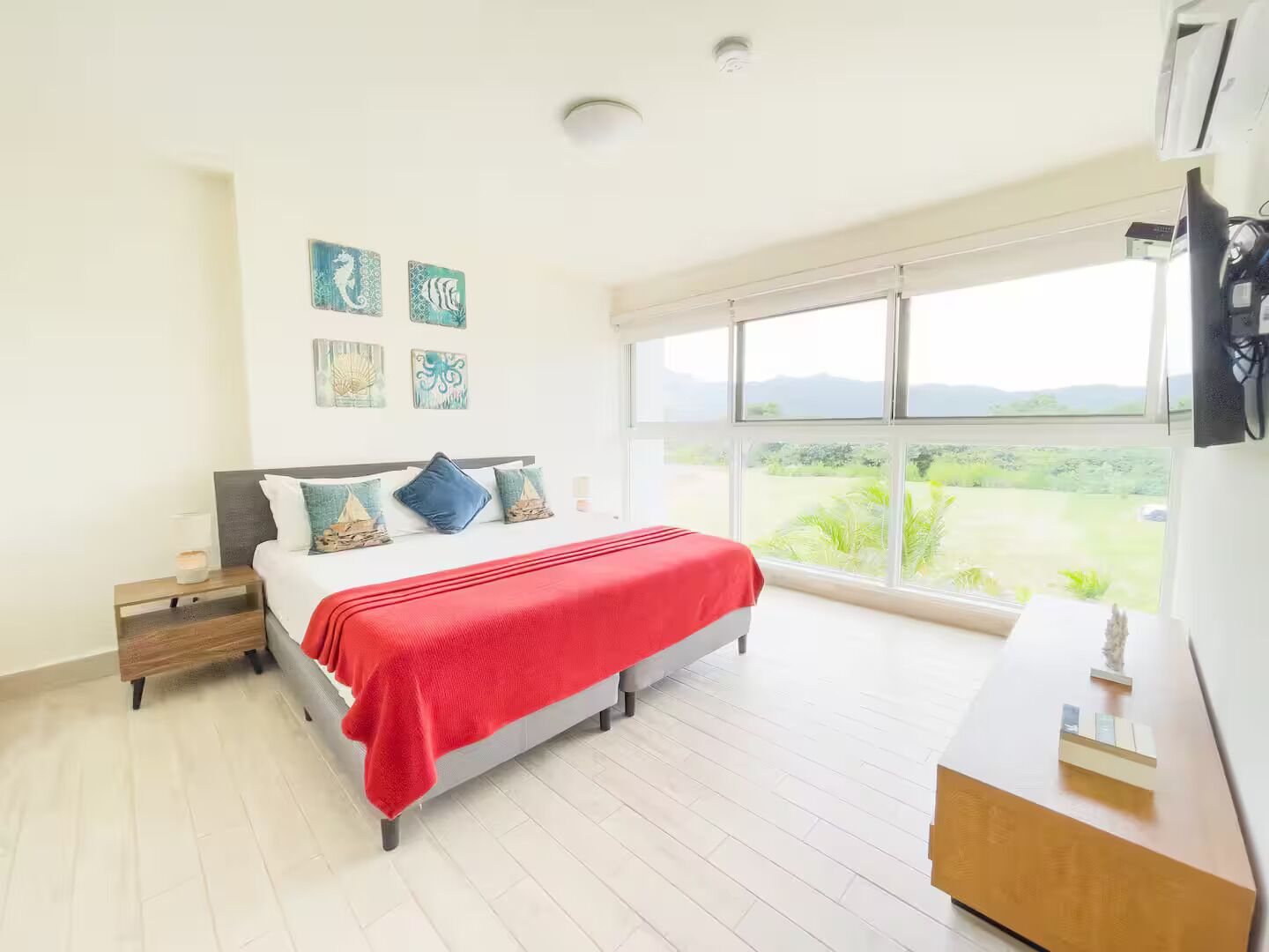 2 slaapkamers, een strijkplank/strijkijzer, wifi, beddengoed