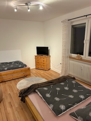 Bügeleisen/Bügelbrett, WLAN, Bettwäsche