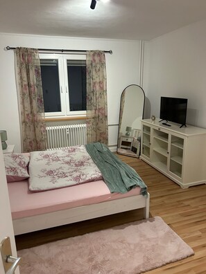 3 Schlafzimmer, Bügeleisen/Bügelbrett, WLAN, Bettwäsche