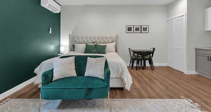 The Cedar Nook - Cozy Studio in Prime of Kennewick