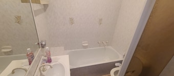 Friendly Comfortable place to stay in a major Sydney western suburb.